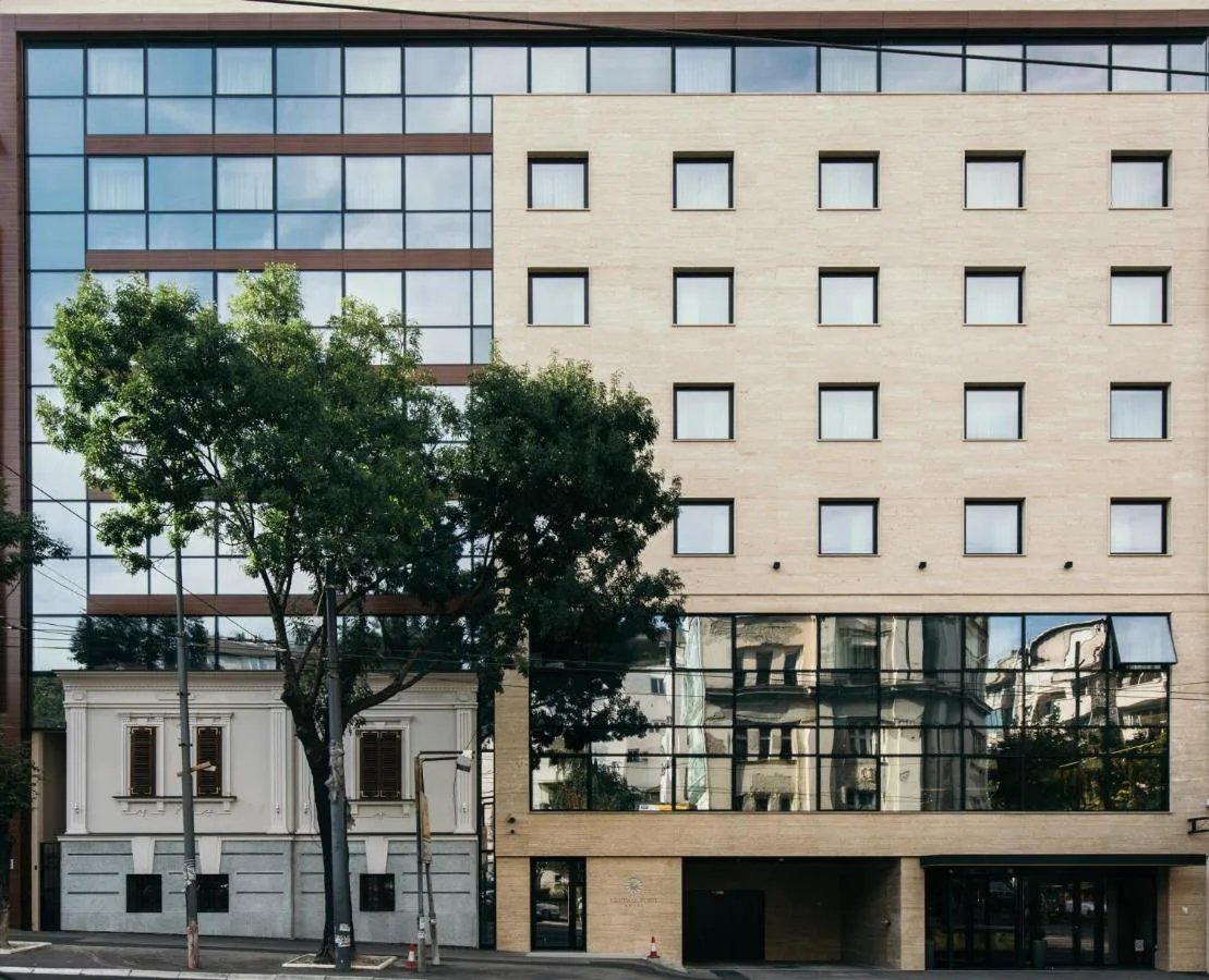 Hotel Central Point — Travertin fasada, Beograd